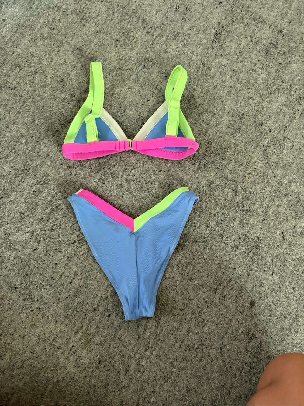 ONEONE Colorblock Triangle Bikini Set - Picture 2 of 5